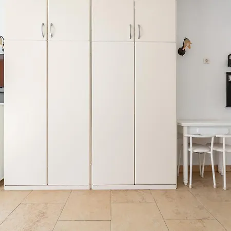 Sunny Apartment, Marina View