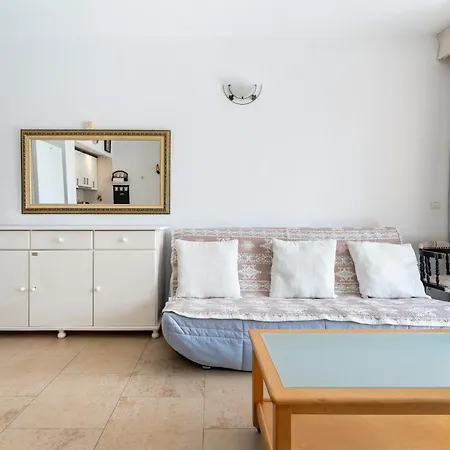 דירה Sunny Apartment, Marina View פואנגירולה