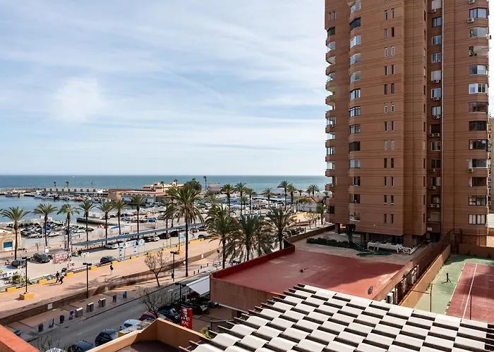 Daire Sunny Apartment, Marina View