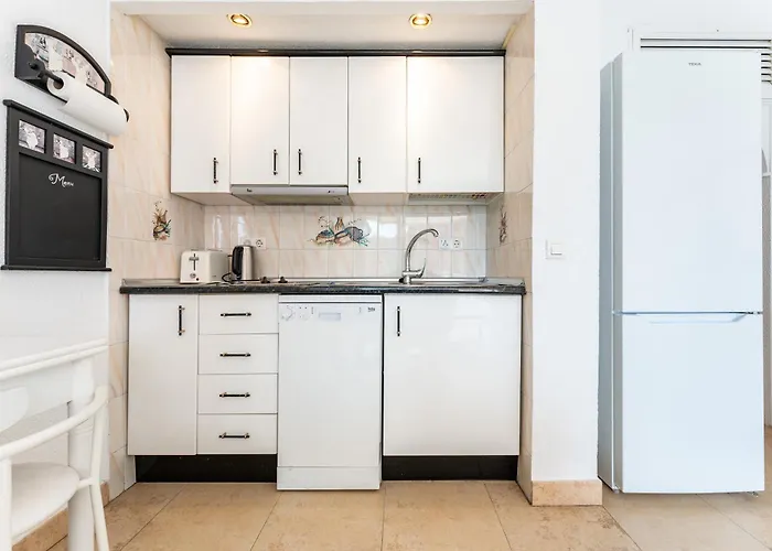 Sunny Apartment, Marina View Daire Fuengirola