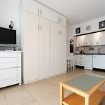 Апартаменти Sunny Apartment, Marina View