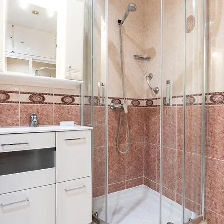 Sunny Apartment, Marina View