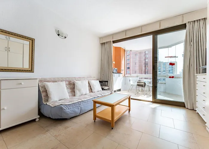 Sunny Apartment, Marina View