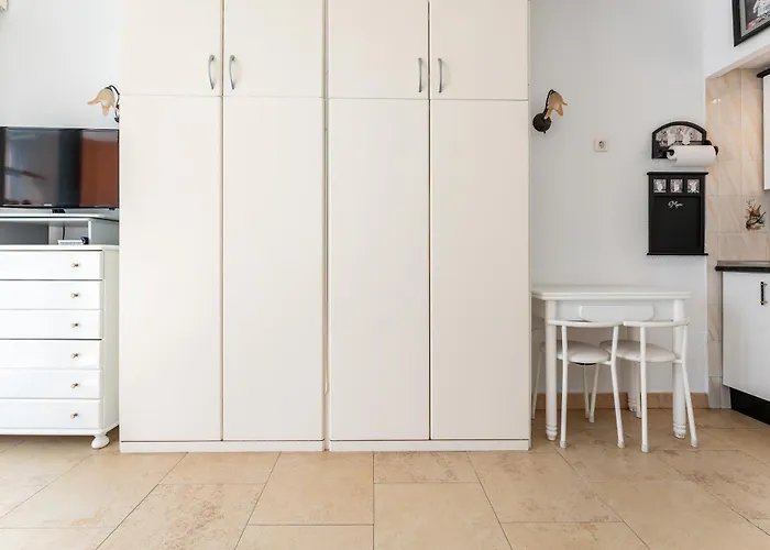 Sunny Apartment, Marina View